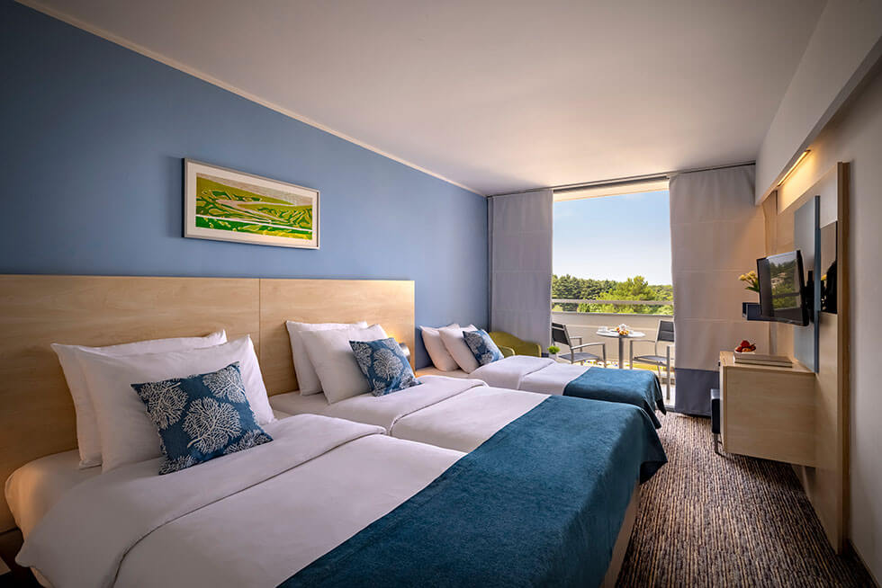 Objekti_Porec_ValamarDiamantHotelResidence_Hotel_V4_rooms_diamant-hotel-triple-room-seaview-01